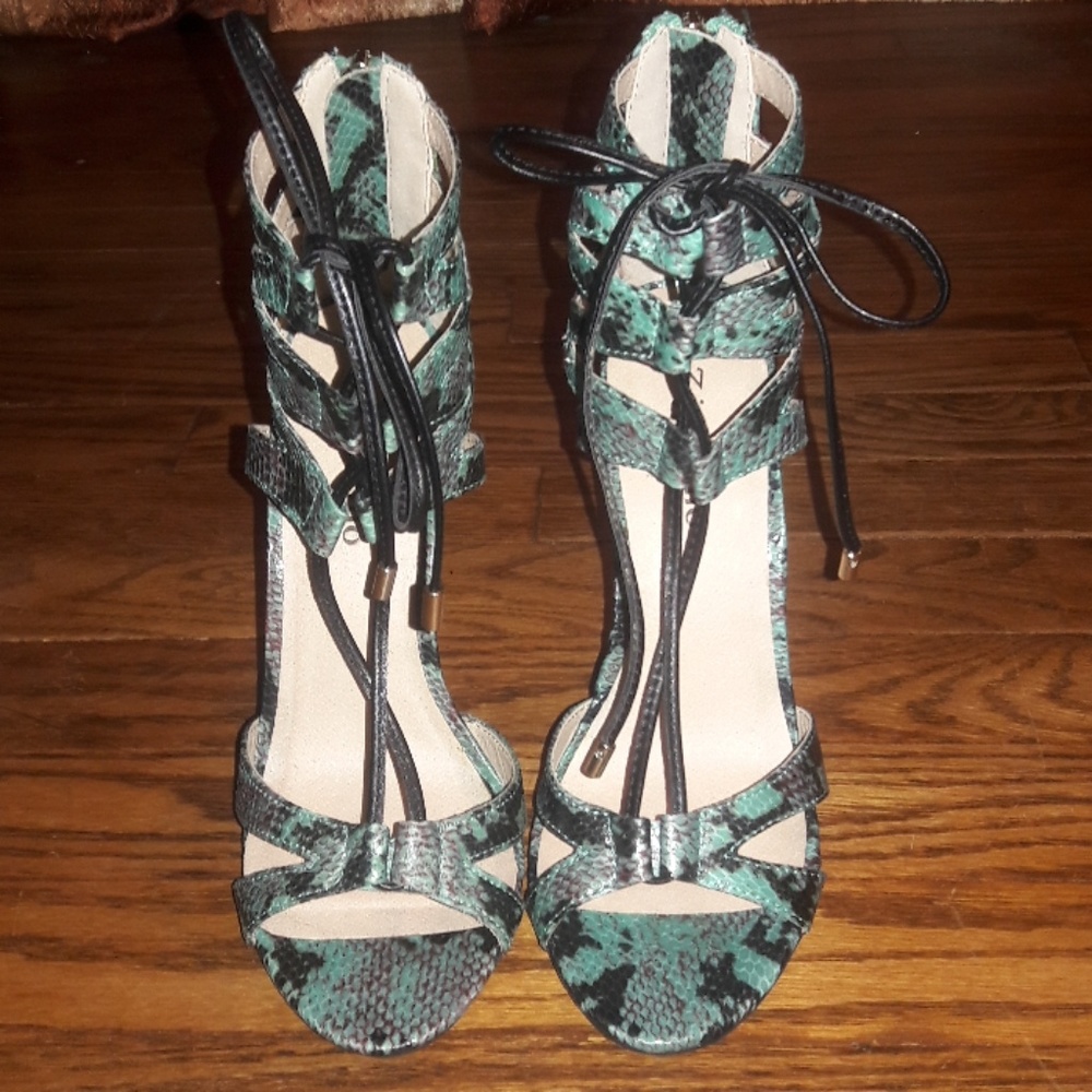 NIB Zigi Soho Teal Choir Snakeskin Heels